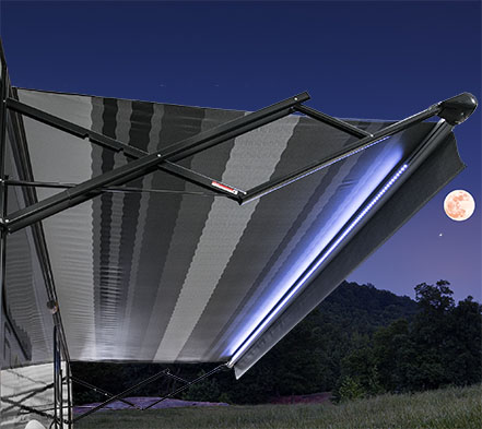 White_LEDs_on_Coach2